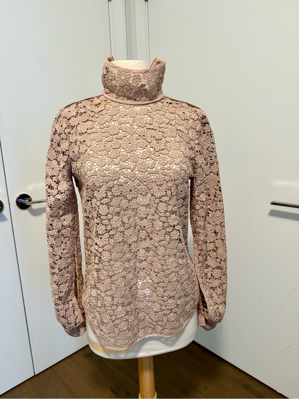 BNWT No 21 Lace Long-Sleeve Top in Blush
